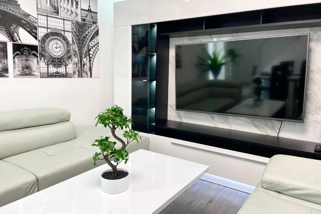 Villa Magnifique De 110m2 - Grand Parking- Pas Loin De Paris *