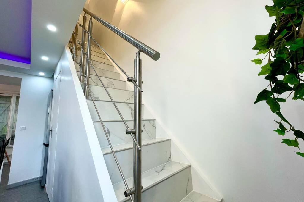 Magnifique De 110m2 - Grand Parking- Pas Loin De Paris *